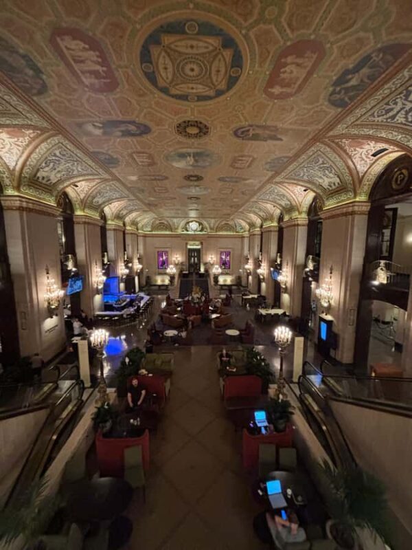 Chicago Architecture and True Crime Tour: Christmas Edition - Practical Details: Meeting Point, Duration, and Booking