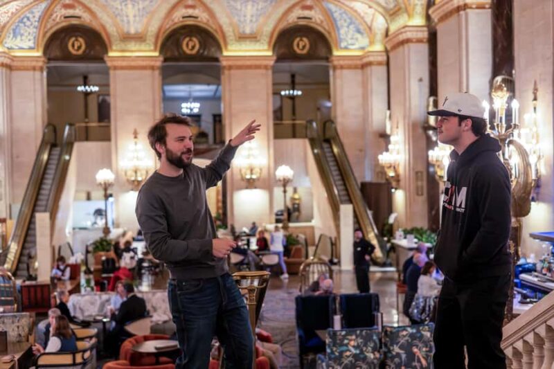 Chicago Architecture and True Crime Tour: Christmas Edition - What Makes This Tour Stand Out: A Perfect Mix of Sights and Stories