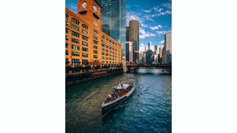 Chicago: Architecture Boat Tour with Drinks - The Experience for All Ages and Interests