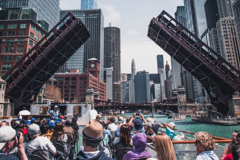 Chicago: Architecture Center Cruise on Chicago's First Lady - The Guides: Knowledgeable, Passionate, and Entertaining