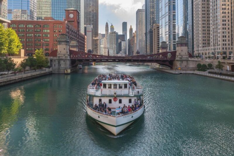 Chicago: Architecture Center Cruise on Chicago's First Lady - Open-Air Decks and Onboard Amenities