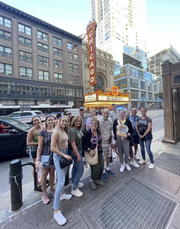 Chicago: Best of Attractions Walking Tour +Bike/Kayak Rental - Starting Point at the Palmer House Hilton