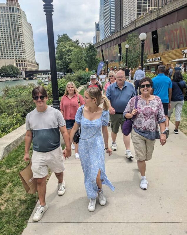 Chicago: Best of Attractions Walking Tour +Bike/Kayak Rental - Highlights of the Landmark Stops