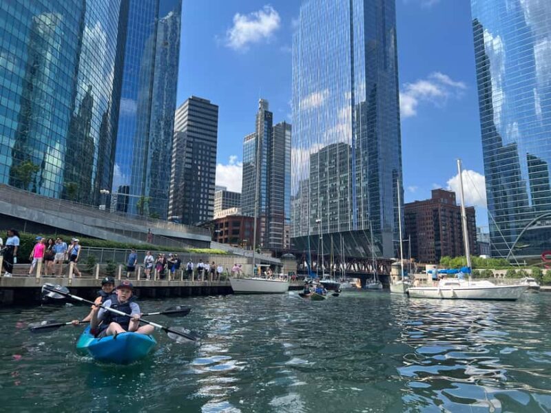 Chicago: Characters and Cons Guided Kayak Tour - Key Points