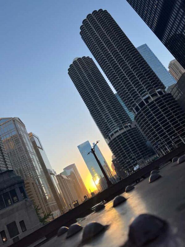 Chicago City Tour in Spanish - Discovering the Rookery Building and Central Chicago