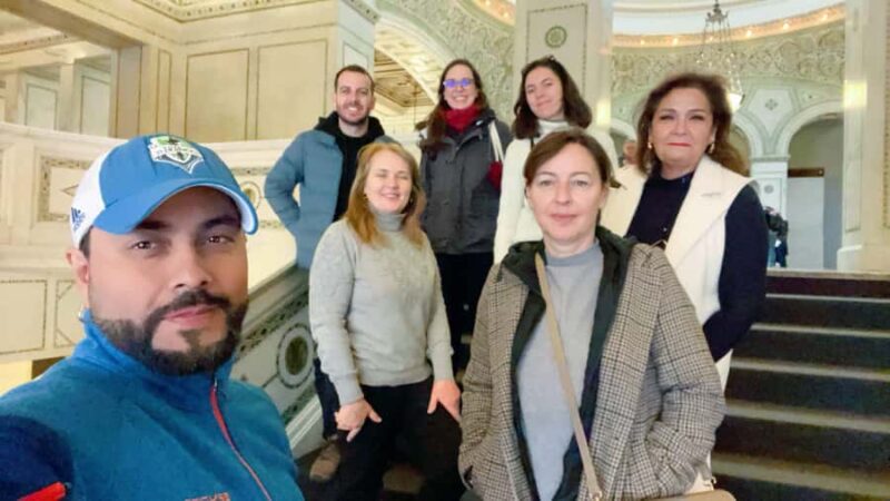 Chicago City Tour in Spanish - Practicalities: Access, Comfort, and Tips for Participants