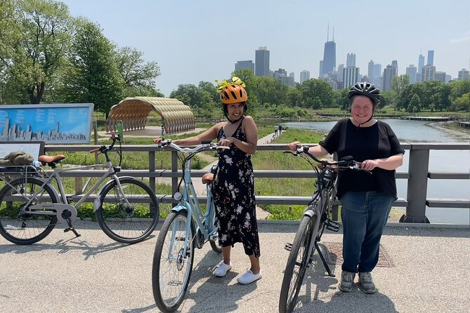 Chicago E-Bike Tour: Lakefront, Lincoln Park & Museum Campus - The Starting Point at Monroe Street in Downtown Chicago