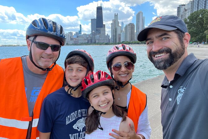 Chicago Family Food and Bike Tour with Top Attractions - Visiting North Avenue Beach and Chicago’s Opulent Mansions