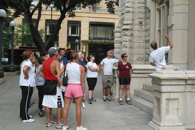 Chicago Favorites Ultimate Food and Walking Tour - Notable Architectural Sights: Wrigley Building and Chicago Theatre