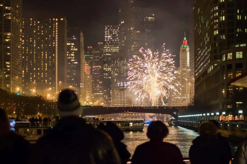 Chicago: Fireworks Cruise with Lake or River Viewing Options - Chicago Fireworks Cruise with Lake or River Viewing Options: An Up-Close Celebration
