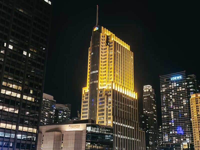 Chicago: Fireworks Cruise with Lake or River Viewing Options - The Experience: From Architecture Narration to Fireworks Spectacle