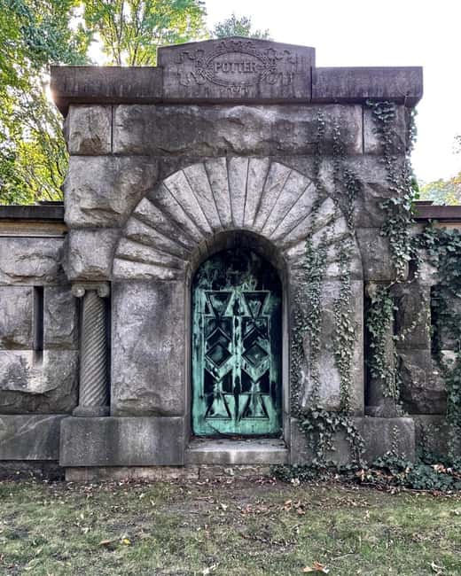 Chicago: Graceland Cemetery Guided Walking Tour - Key Points