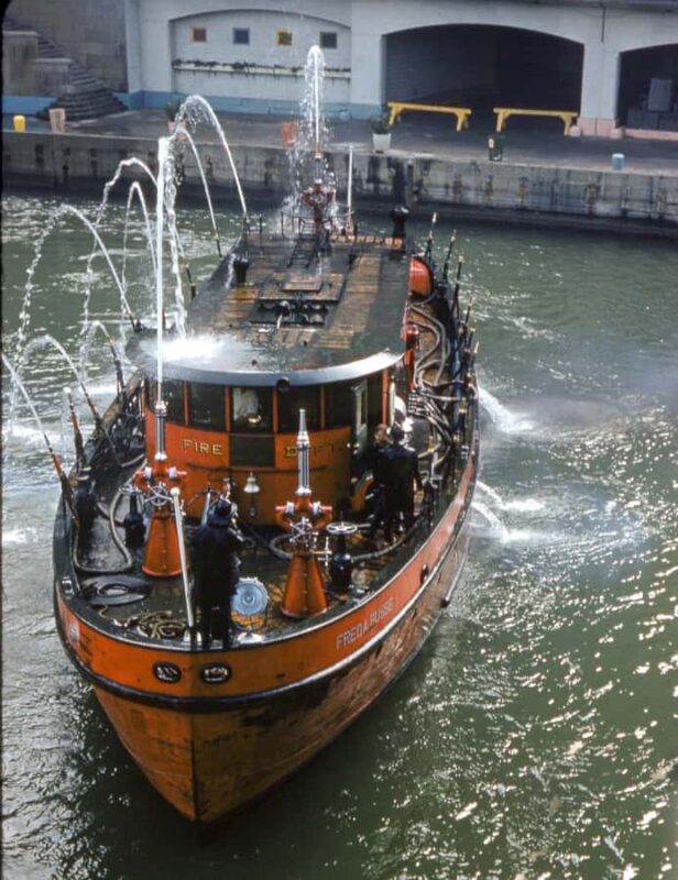 Chicago: Happy Hour Cruise - Key Points