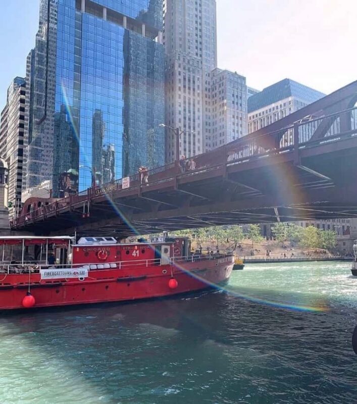 Chicago: Historical Lake and River Fireboat Cruise - Exploring Chicago’s Architecture from the Water