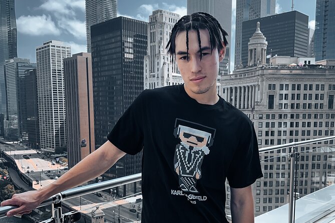 Chicago Insta Walk with Digital and Polaroid Photoshoot - The Guide: Knowledgeable, Friendly, and Skilled