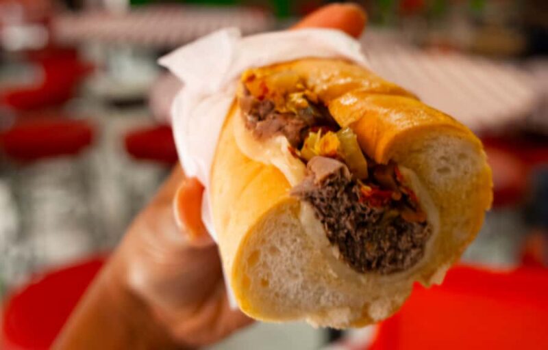 Chicago Loop Food Walk: Pizza, Dogs & Local Flavor - The Guide’s Role and Storytelling Style