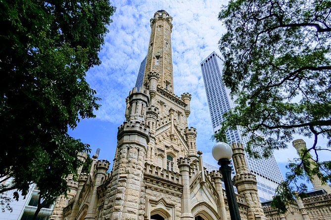Chicago Magnificent Mile Scavenger Hunt Walking Tour and Game - Key Points