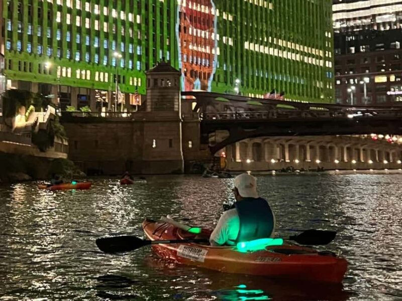 Chicago: Moonlight Paddle Tour on the Chicago River - Navigating the Iconic Landmarks from the Water