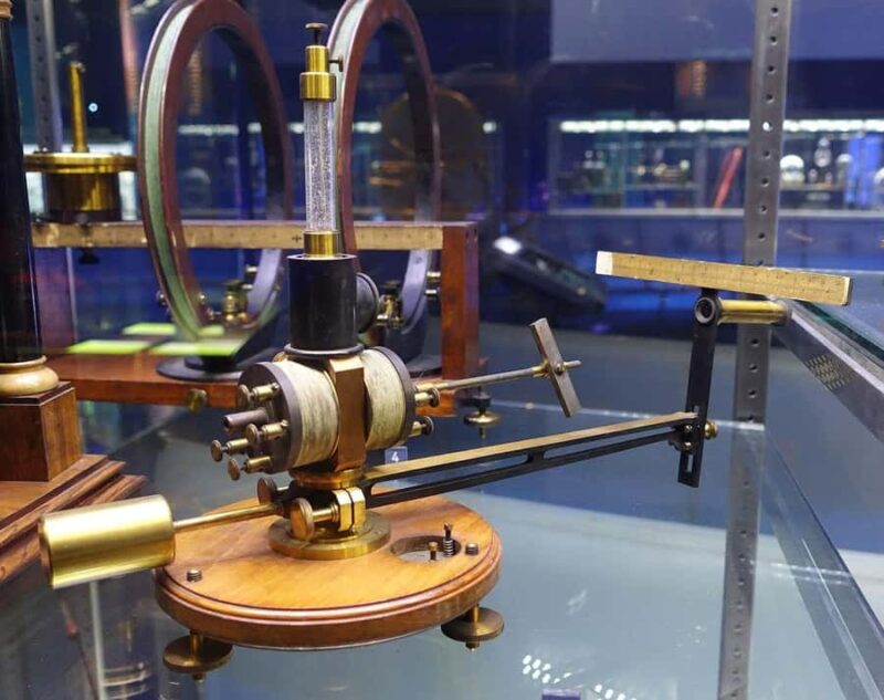 Chicago: Museum of Science and Industry Ticket & Audio Tour - Engaging Exhibits: Science Storms and Atmospheric Phenomena