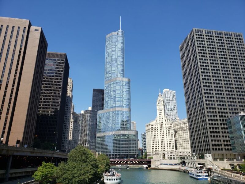 Chicago: Must See Chicago 90 minute Walking Tour - Free Entry to Chicago Architecture Center Exhibits