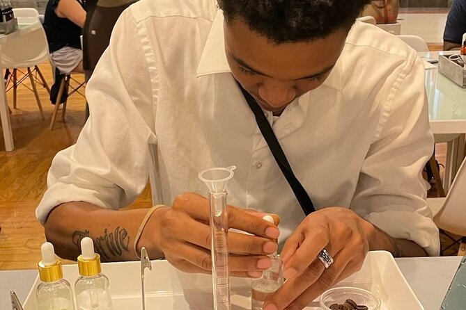 Chicago Perfume Making Classes on Magnificent Mile - Group Size and Atmosphere