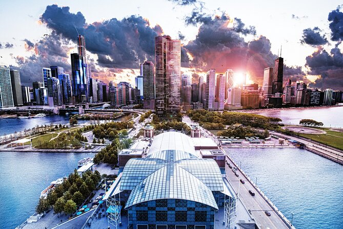 Chicago Private 3-Hour Luxury SUV and Chauffer - Experience Chicago in Style with a Private Luxury SUV Tour