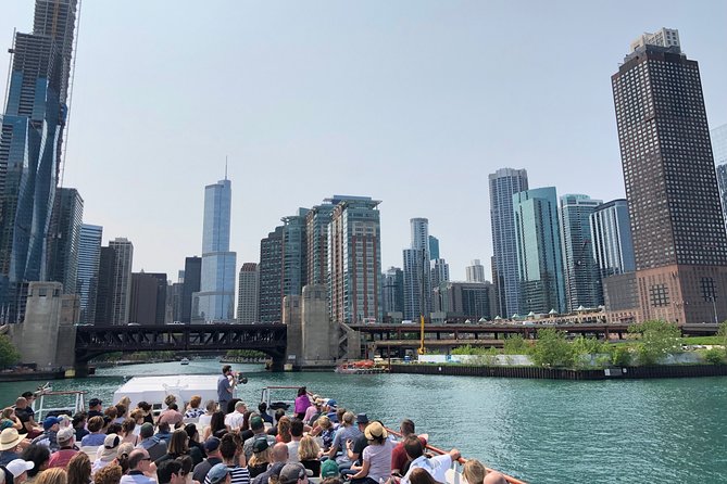 Chicago River 90-Minute Architecture Boat Tour - The Role of Guides and the Tour Experience