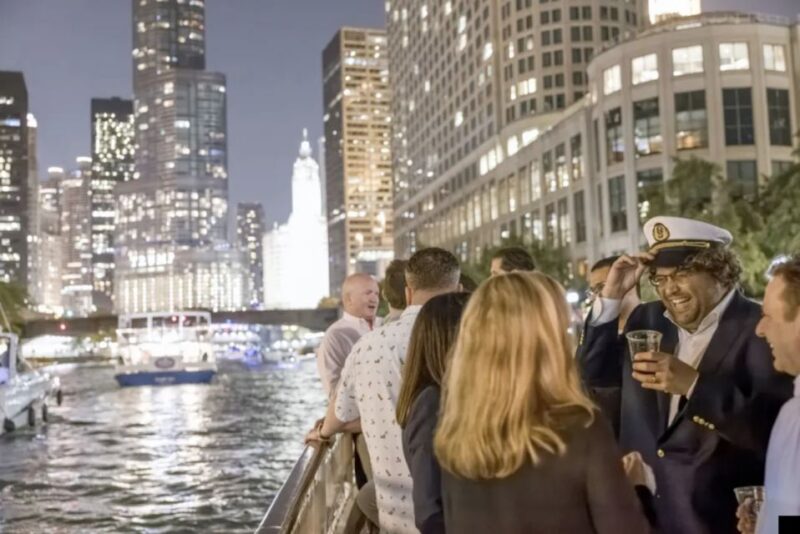 Chicago River: Guided Sunset Cocktail & Architecture Tour - Explore Chicago’s Architectural Gems on a Sunset River Cruise