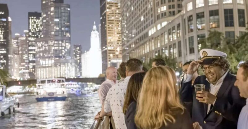 Chicago River: Guided Sunset Cocktail & Architecture Tour - Pass Under Iconic, Over 100-Year-Old Bridges