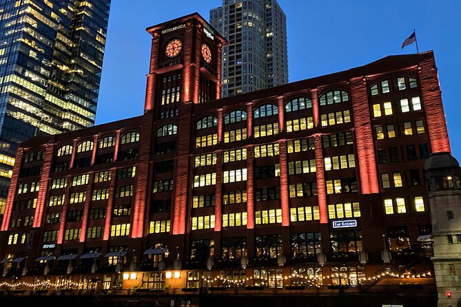 Chicago Riverwalk Architecture Walking Tour and Discover Skyline - Insight into Pioneering Architects like Mies van der Rohe and Jeanne Gang