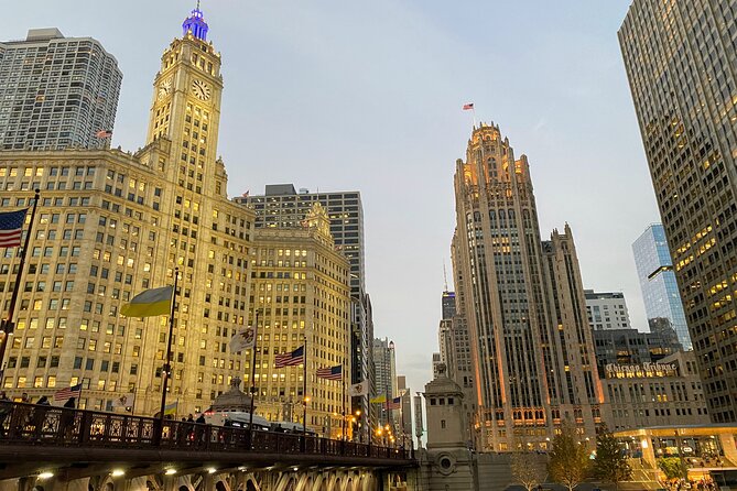 Chicago Riverwalk Architecture Walking Tour and Discover Skyline - The Scenic and Informative Riverwalk Experience