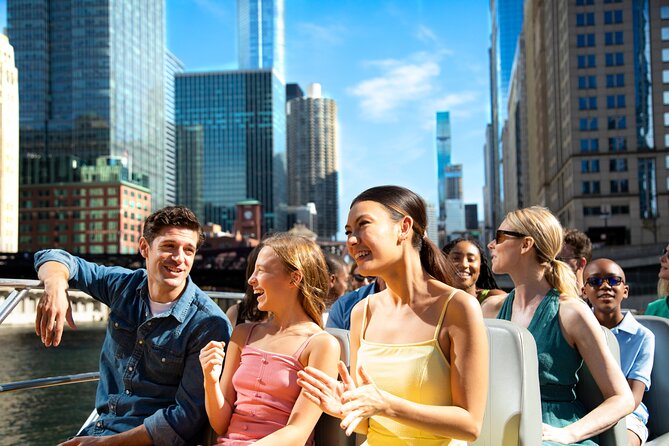 Chicago Seadog River & Lake Architectural Tour - The Role of the Guides and Crowd Experience
