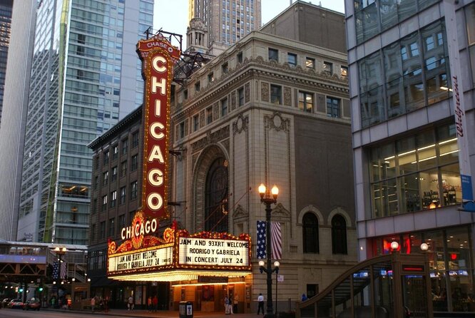 Chicago Seasonal Stroll Walking Tour of Holiday Attractions - Key Points