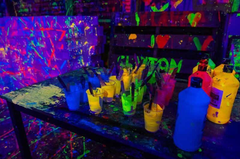 Chicago: Shooting & Spinning Art Experience (Neon Lights) - Creating Your Neon Masterpiece in 45 Minutes