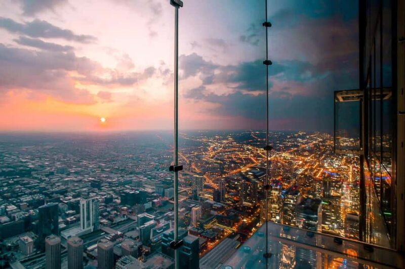 Chicago: Skydeck Ticket and Deep Dish Pizza Dinner - An Unmatched Dining Experience at Chicago’s Skydeck