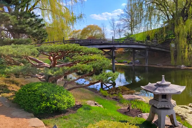 Chicago Suburbs Hidden Gems: Small-Group Exploration Tour - Exploring the Chicago Botanic Garden
