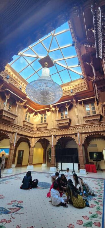 Chicago Suburbs: The Hidden Gems Tour - Accessibility and Suitability