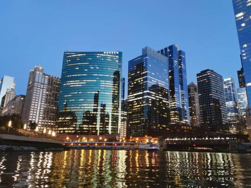 Chicago: Sunset Kayak Tour on the Chicago River - Discover the Sunset Kayak Experience on the Chicago River