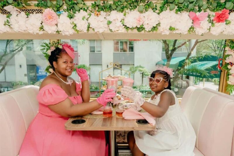 Chicago: Tea Around Town With Curated Teas & Iconic Sights - Enjoying the Floral Sanctuary on the Double-Decker Bus