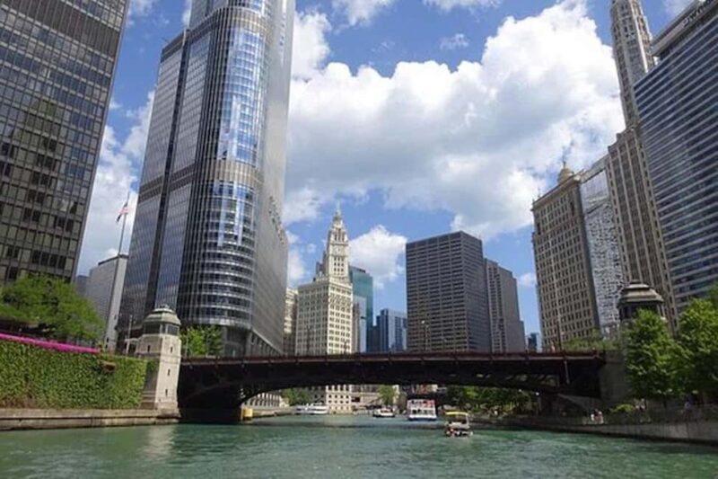 Chicago: Tiki Bar Cruise on Chicago River or Lake Michigan - Drinks and Refreshments on Board