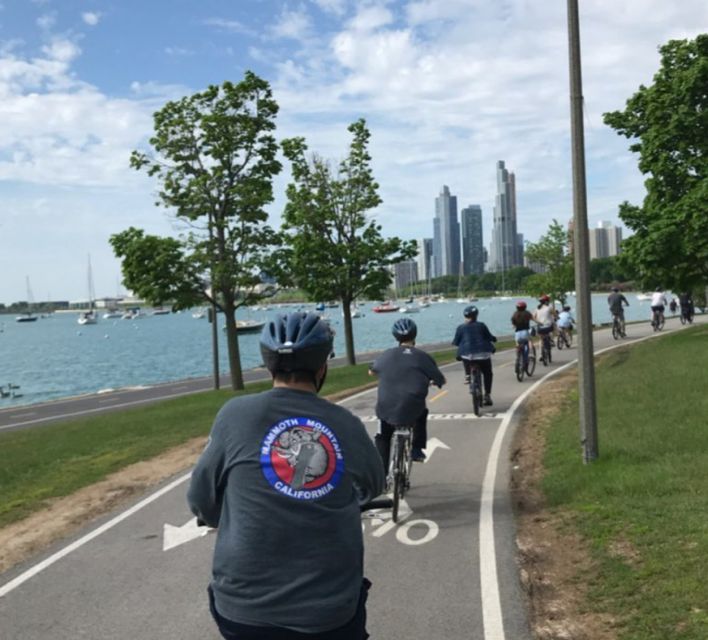 Chicago: Ultimate City Attractions Bike Tour - Visiting the Iconic Museum Campus and Buckingham Fountain