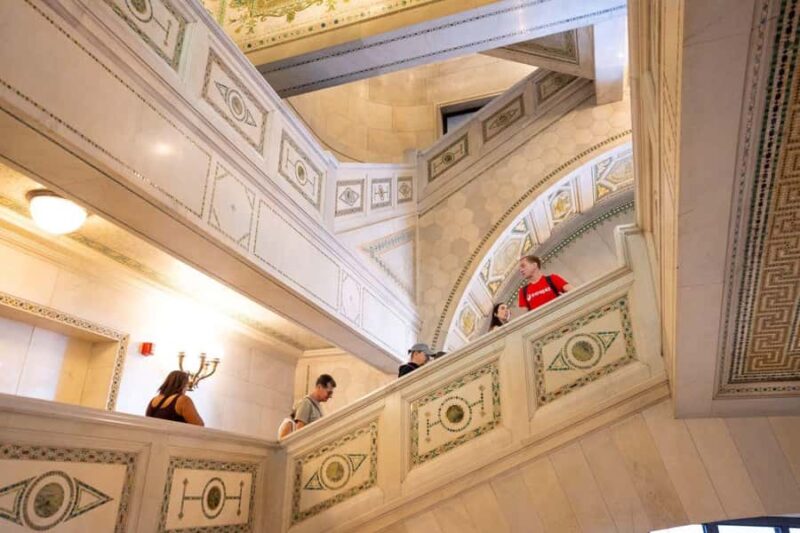 Chicago Walk: Prohibition, Architecture & Hidden Gems - Getting Practical: Logistics and Group Experience