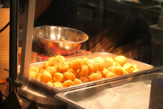 Chicago's Delicious Donut Adventure with Underground Donut Tour - Do-Rite Donuts & Chicken: A Perfect Finish