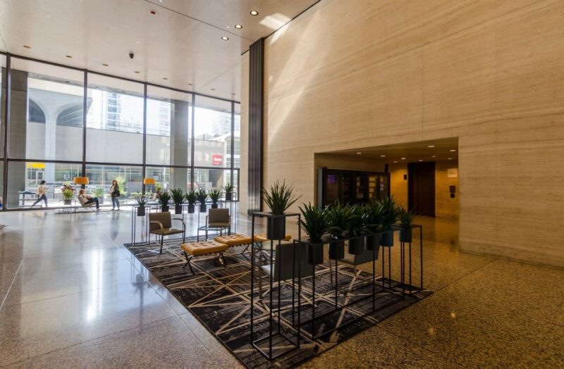 Chicago's Modern Skyscrapers Guided Walking Tour - Weather Considerations and Preparation