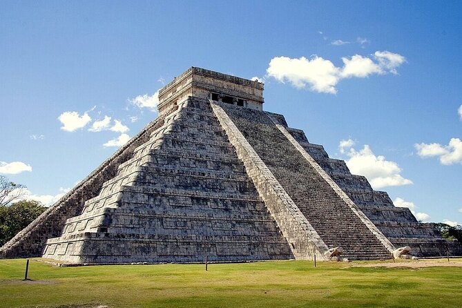 Chichen Itza, Cenote Ikkil and Hubiku+ Valladolid! Deluxe Chichen Itza Tour - Visiting Chichen Itza: The Iconic Maya Ruins