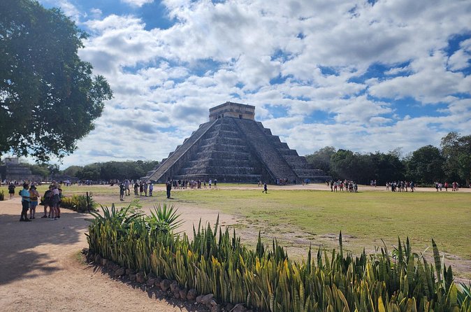 Chichén Itzá Day Tour with Cenote Swim and Valladolid Visit - Regional Cuisine and the Lunch Experience