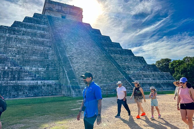 Chichen Itza Early Access Tour with Expert Guide & Buffet Lunch - The Role of the Expert Guides
