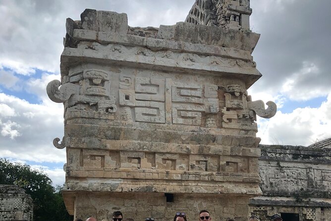 Chichen Itza Max - Exploring Chichen Itza with a Guided Insight
