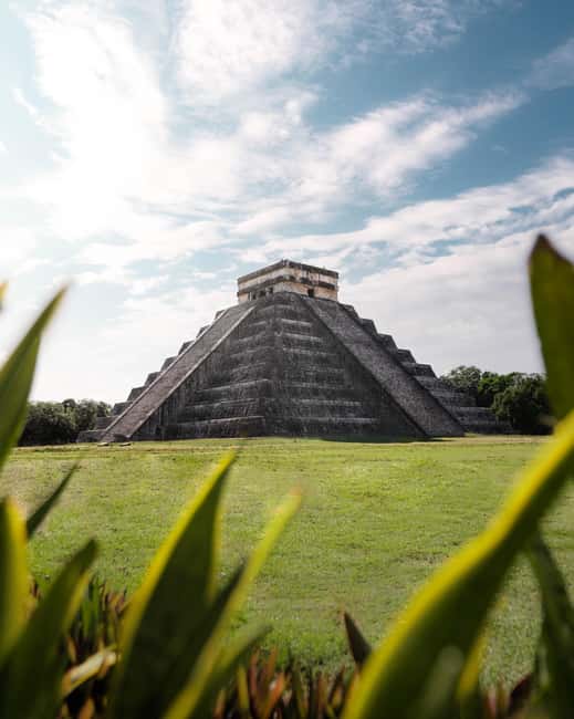 Chichen Itza On-Site Guided Tour with Certified Local Expert - The Main Landmarks: El Castillo and the Sacred Cenote