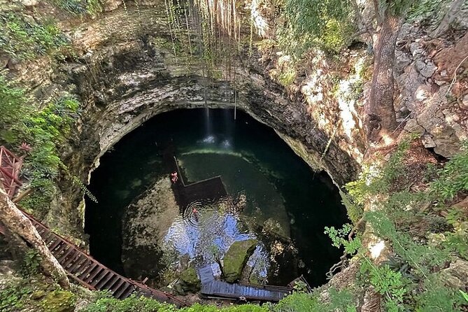 Chichén Itzá Premium Cenote y valladolid Day Tour - Visiting CENOTE CHICHIKAN: An Impressive Natural Wonder